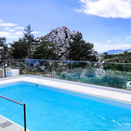 Villa M - Villa With Private Pool And Yard Anatolí エクステリア 写真