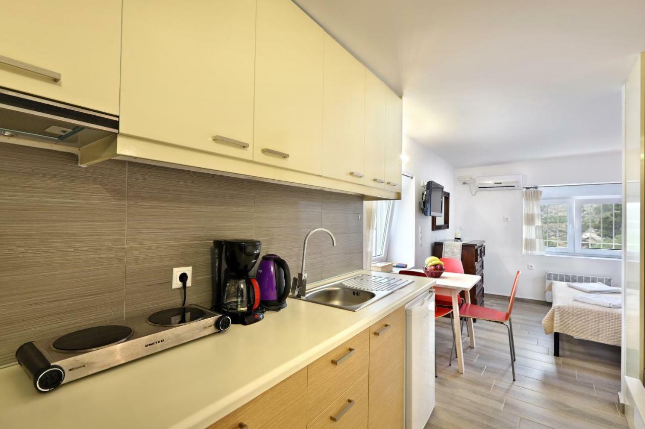 Villa M - Villa With Private Pool And Yard Anatolí エクステリア 写真