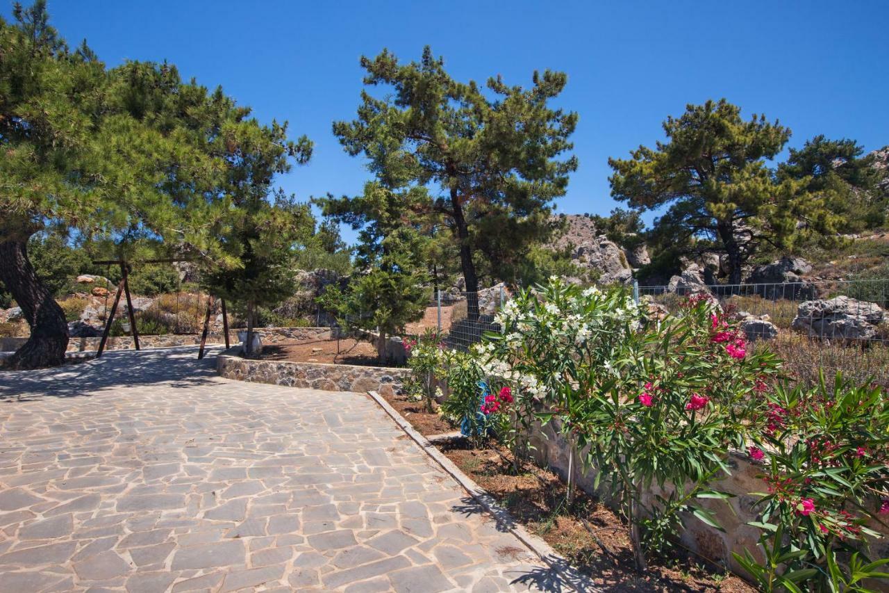 Villa M - Villa With Private Pool And Yard Anatolí エクステリア 写真